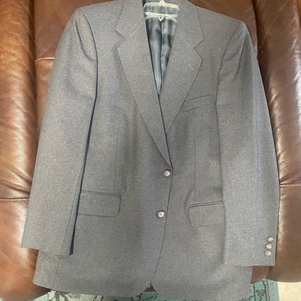 Gray sports coat size 42R, Earl of Greystone